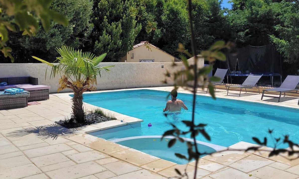 Pierrelatte House | Large country villa with swimming pool for up to 15 people