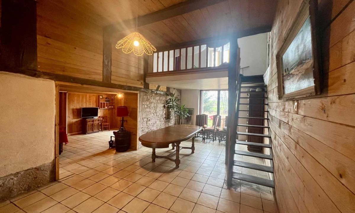 Pays des Vosges Saonoises House | Homerez - Welcoming House in Belmont with Garden View