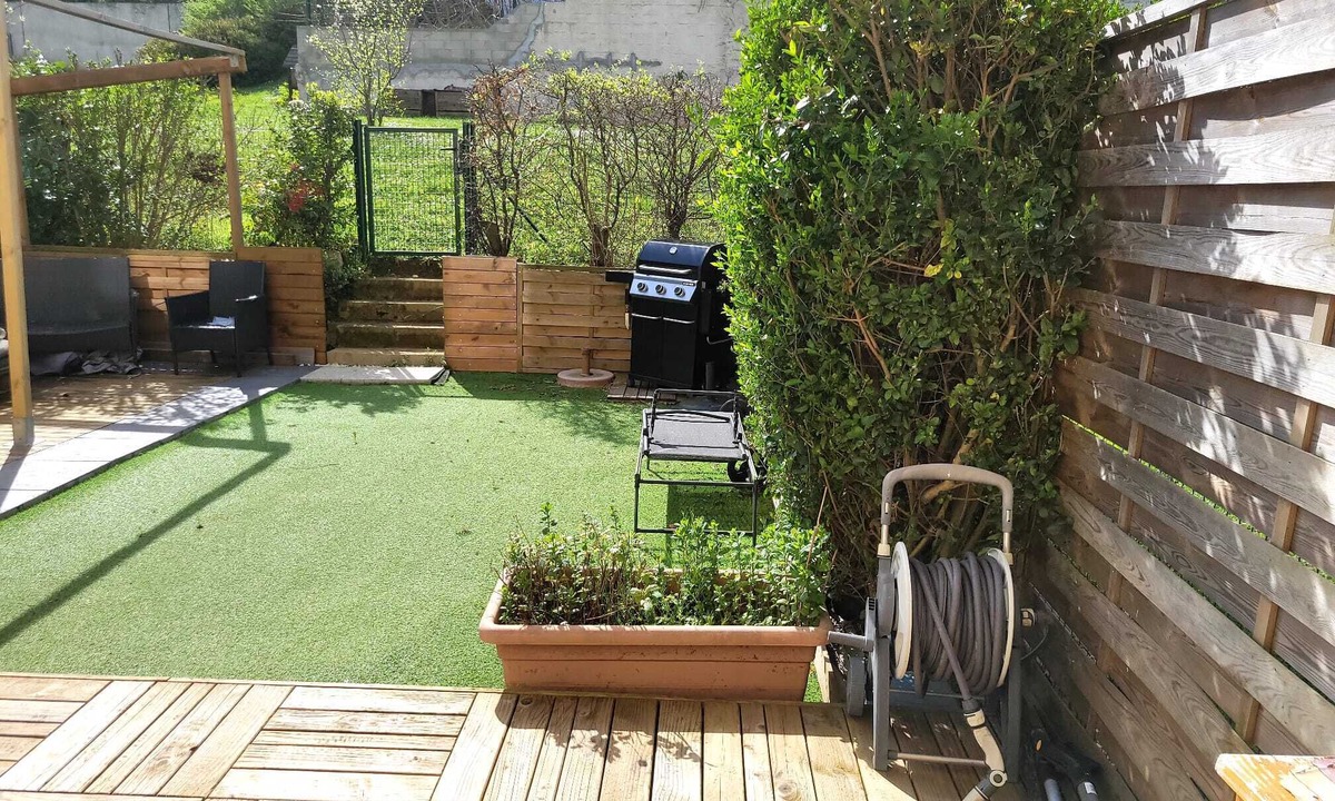 Vitry-sur-Seine Apartment | Duplex Plein Pieds Avec Jardin et Terrasse au Pied du Tramway à 10 min de Paris