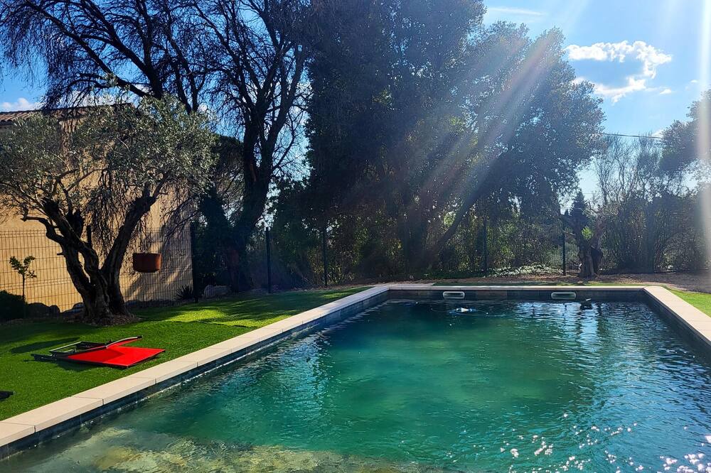 Aubignan Villa | Homerez - Villa for 6 ppl. with swimming-pool, garden and terrace at Aubignan