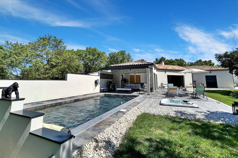 Sainte-Cecile-les-Vignes House | Experience the charm of Sainte Cécile Les Vignes in this delightful, air-conditioned villa, an idyll