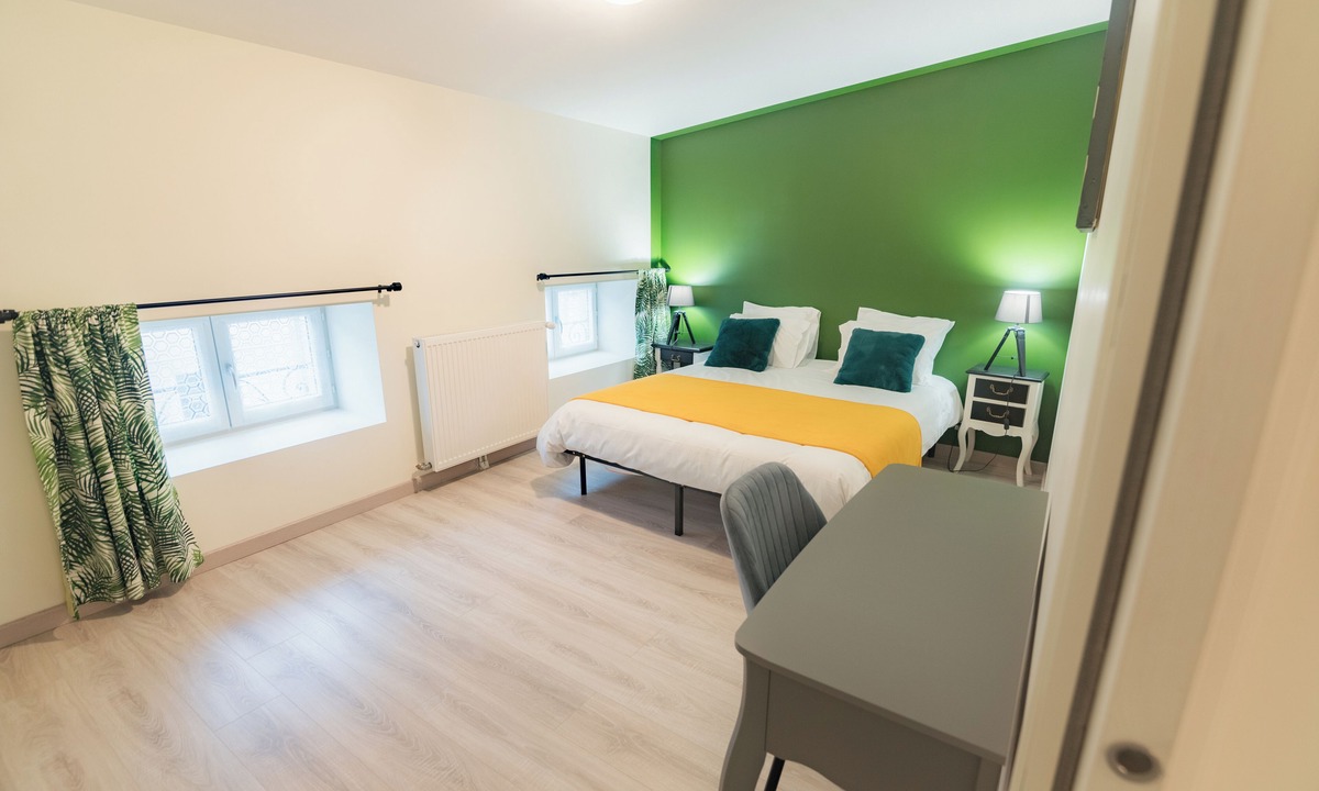 Tournus House | TOURNUS TOWNHOUSE with COVERED PATIO- BICYCLE HOME