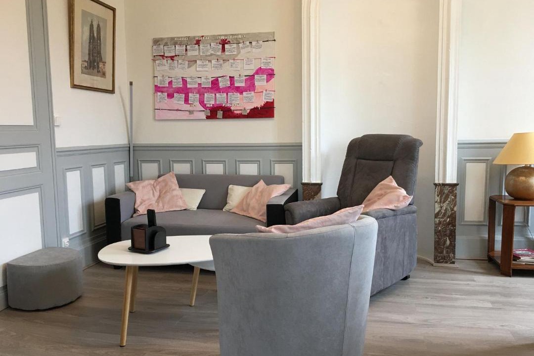 Saint-Nicolas-de-Port Apartment | Grand appartement 6 pers., cadre calme, proche Nancy et Lunéville, toutes commodités, tout inclus - FR-1-584-179