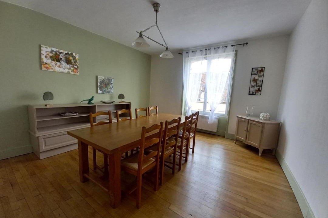 Arnay-le-Duc House | Les pivoines