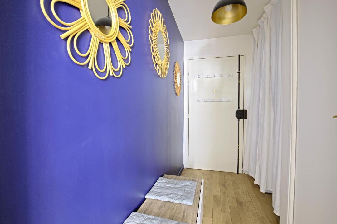Combat Apartment | Balcony studio near Buttes Chaumont