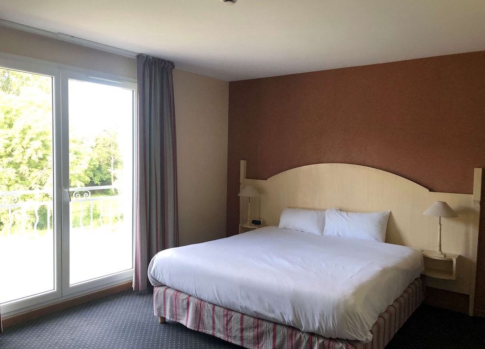 Photo of Bedroom in Albon
