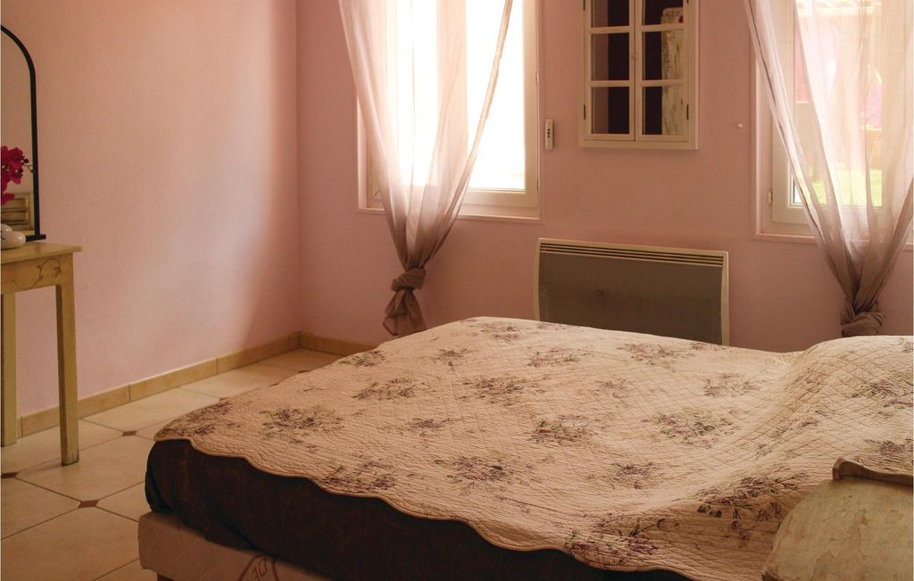 Photo of Bedroom in Donzere