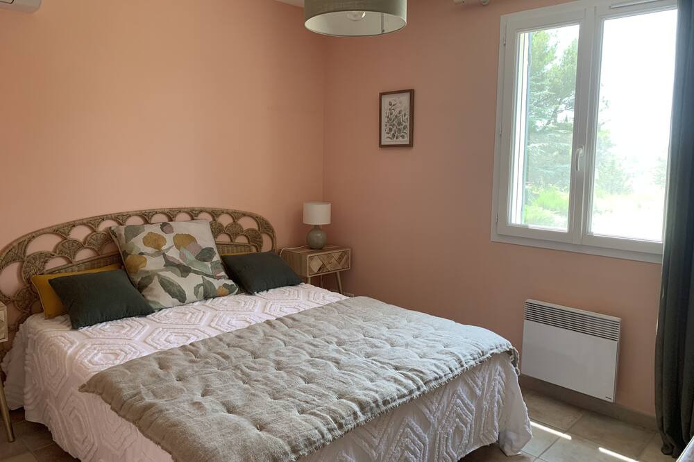 Photo of Bedroom in Beaumes-de-Venise