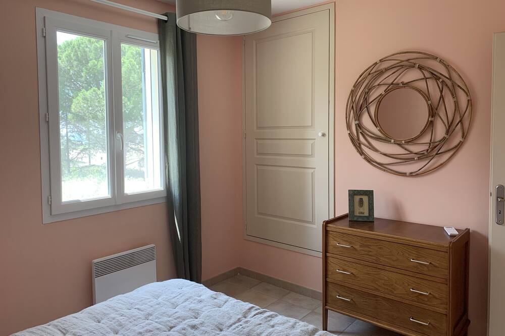 Photo of Bedroom in Beaumes-de-Venise