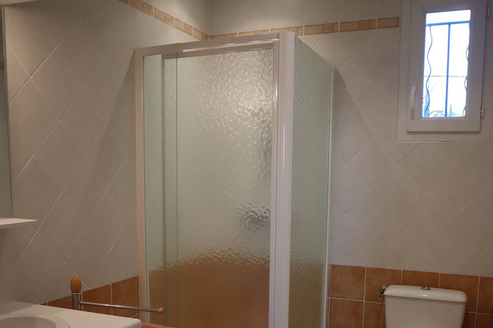 Photo of Bathroom in Beaumes-de-Venise