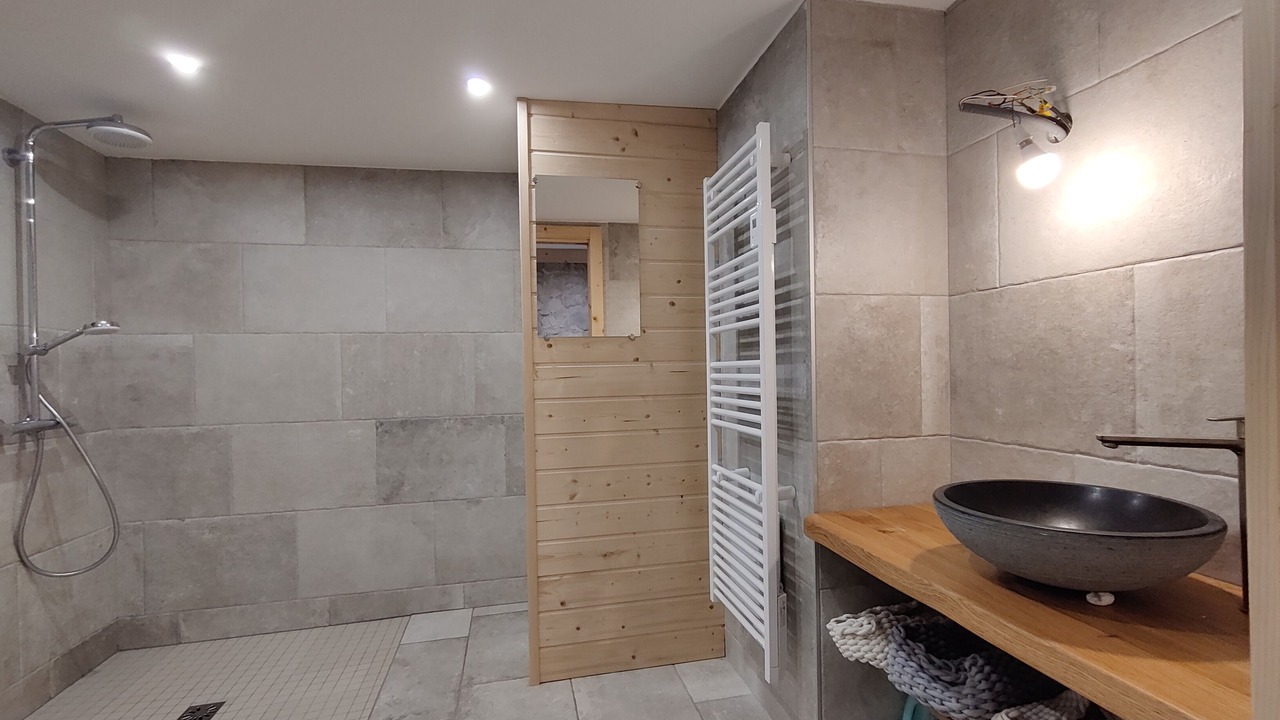 Photo of Bathroom in Longevilles-Mont-d'Or