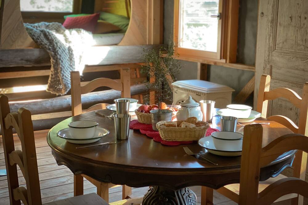 Photo of Kitchen in Nans-sous-Sainte-Anne