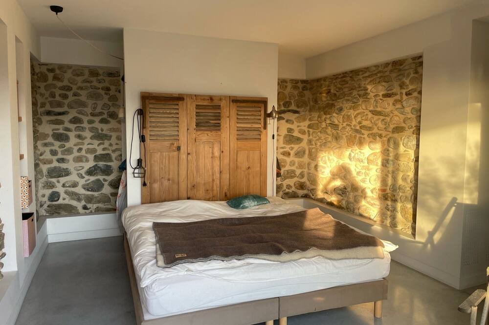 Photo of Bedroom in Venon