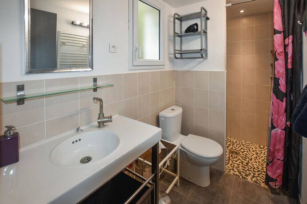 Photo of Bathroom in Saint-Paul-Trois-Chateaux