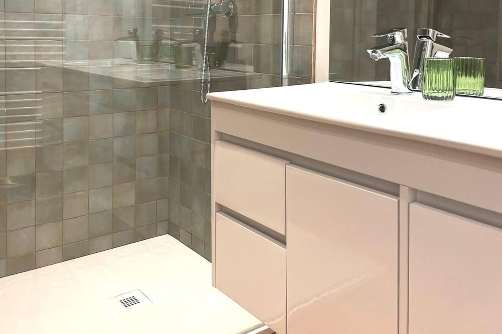 Photo of Bathroom in Valaurie