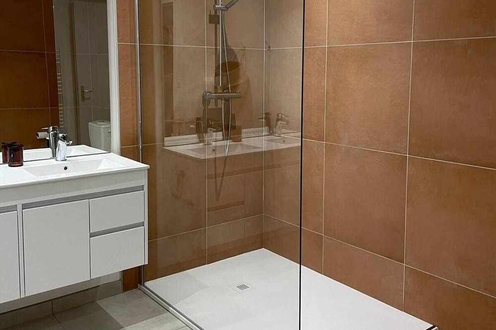 Photo of Bathroom in Valaurie