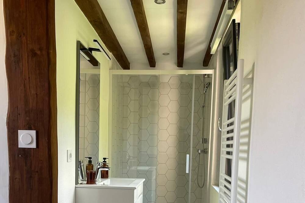 Photo of Bathroom in Valaurie