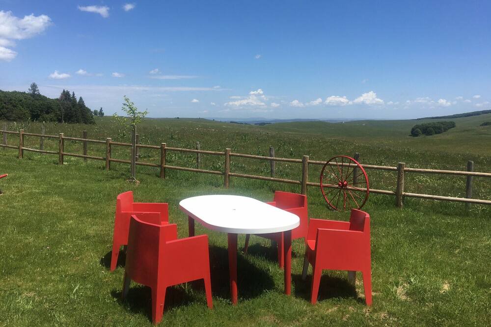 Photo of Outdoor in Curieres