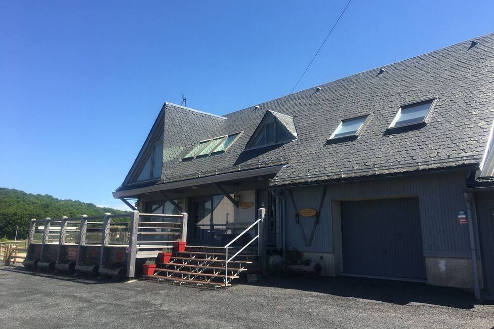 Photo of Outdoor in Curieres