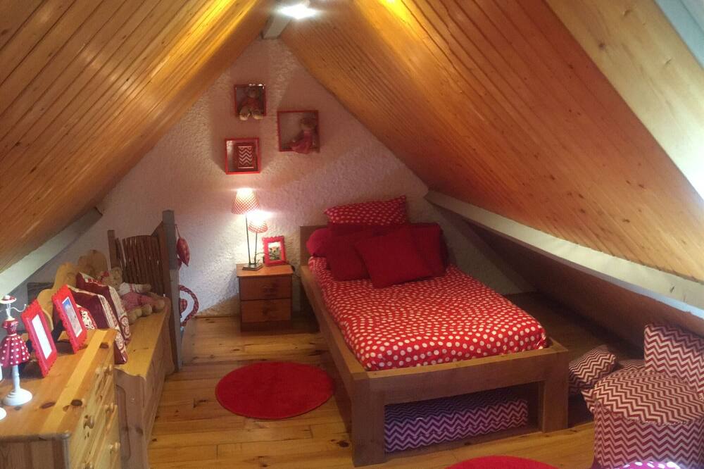 Photo of Bedroom in Curieres
