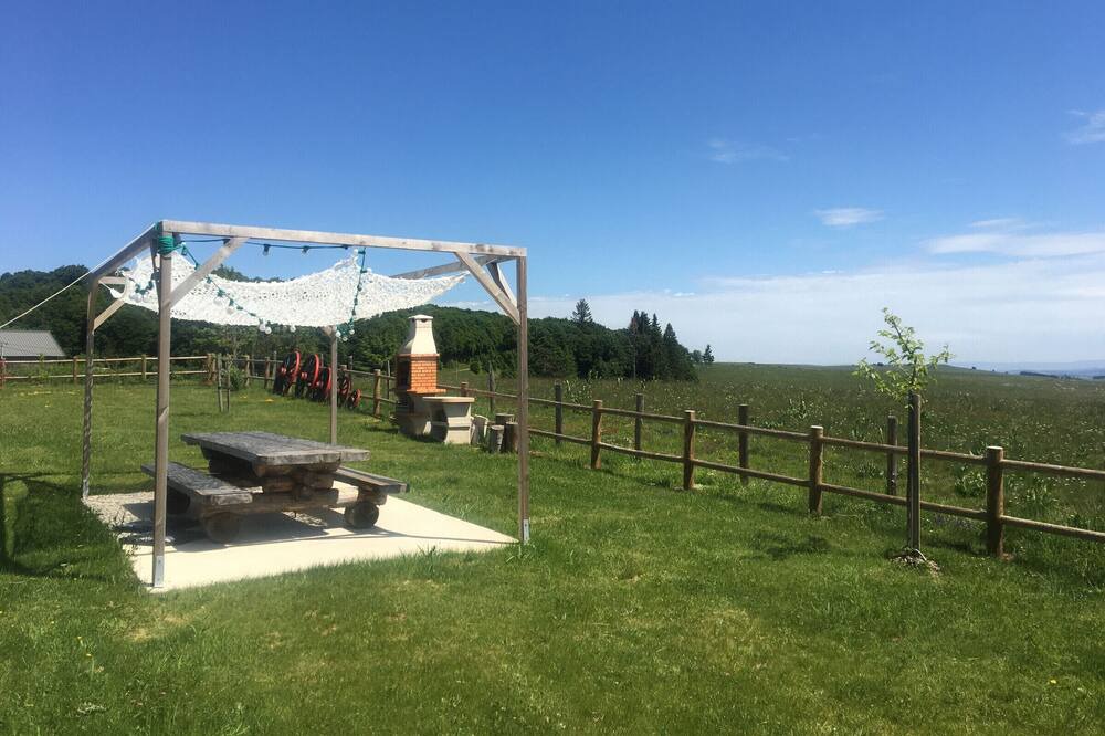 Photo of Outdoor in Curieres