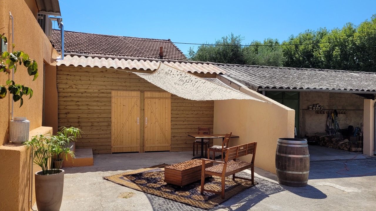 Photo of Outdoor in Sainte-Cecile-les-Vignes
