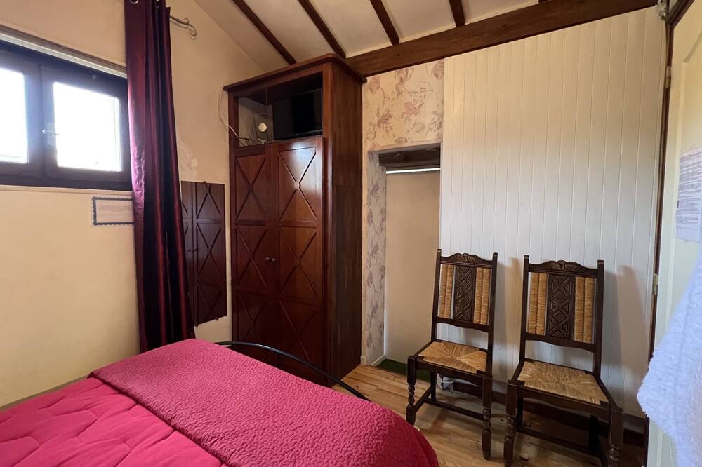 Photo of Bedroom in Maringes