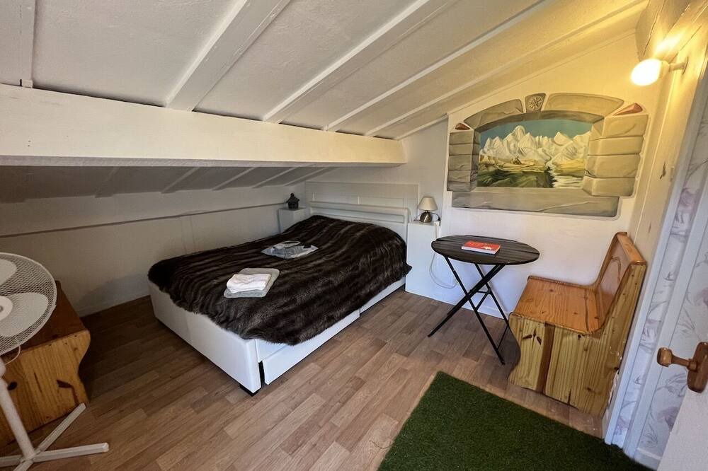 Photo of Bedroom in Maringes
