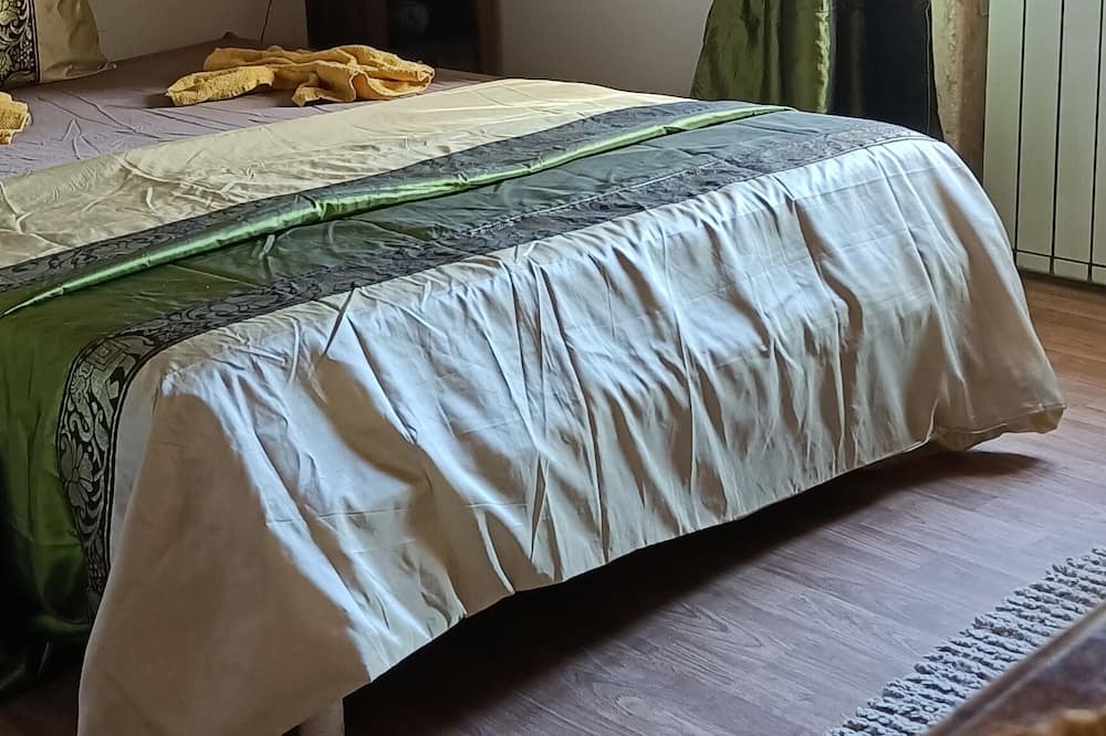 Photo of Bedroom in Chenoves