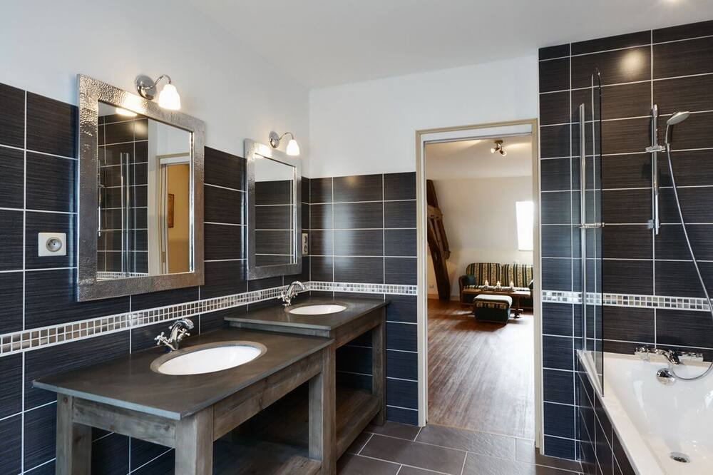 Photo of Bathroom in Sermesse