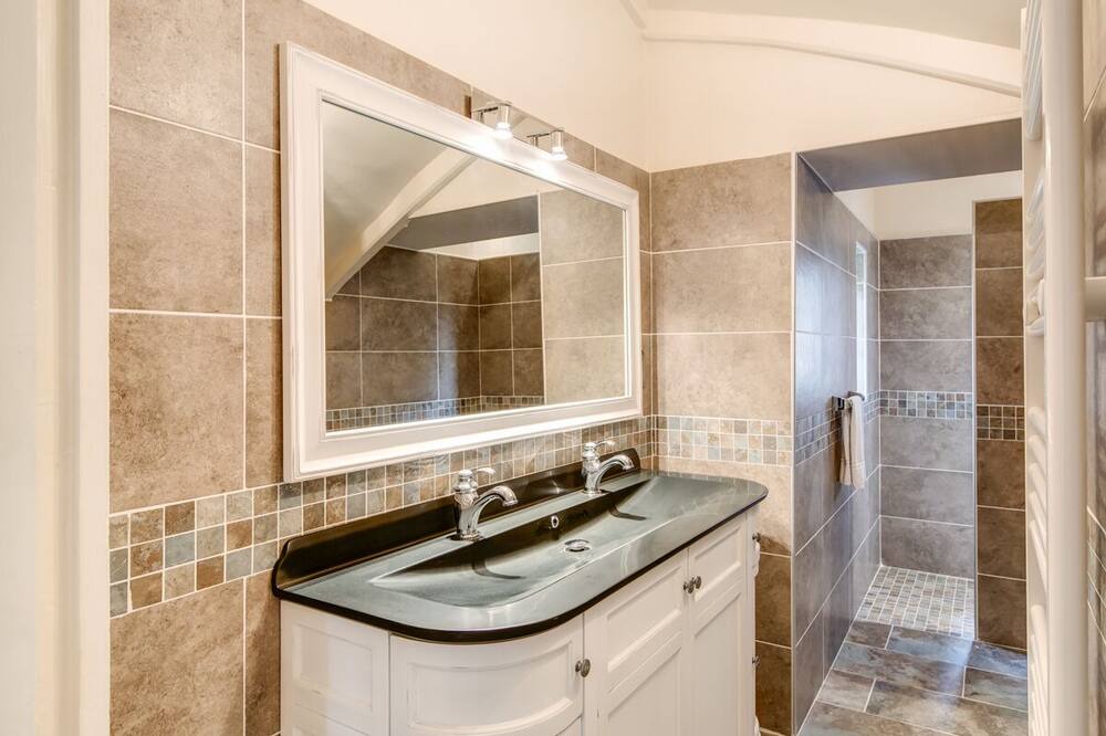 Photo of Bathroom in Vescours