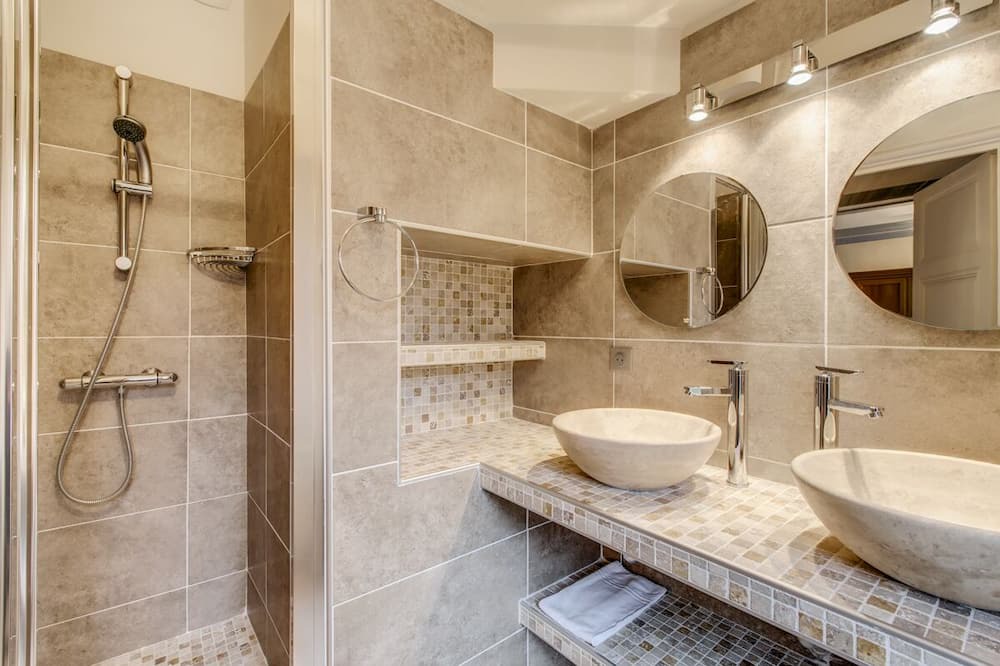 Photo of Bathroom in Vescours
