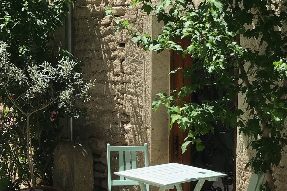 Photo of Patio Balcony in Taulignan