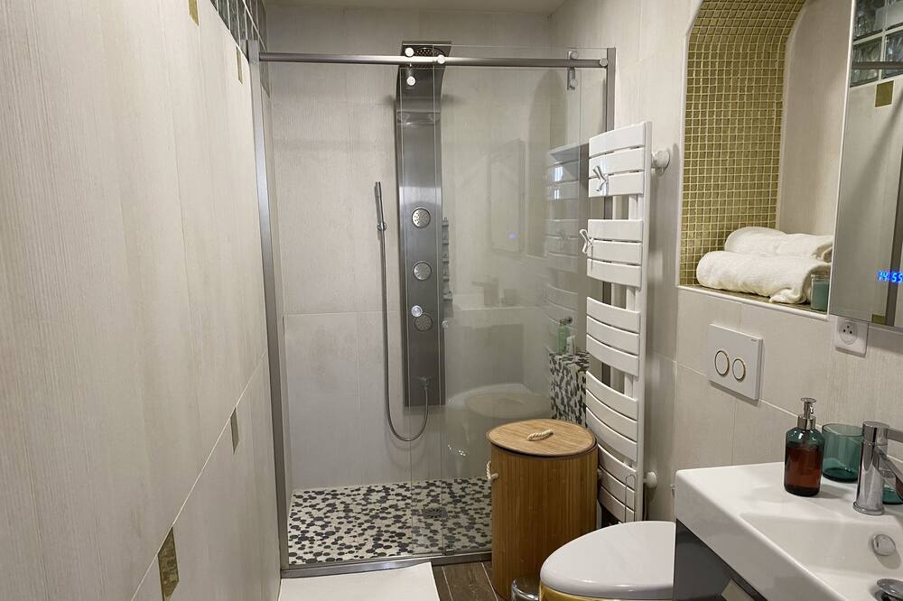 Photo of Bathroom in Charenton-le-Pont