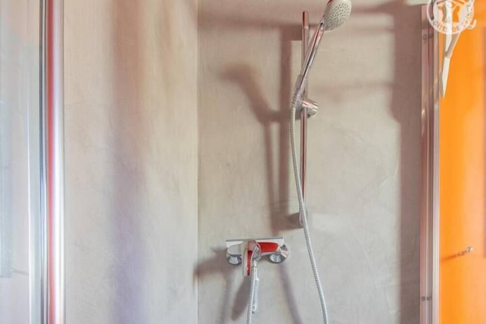 Photo of Bathroom in La Chapelle-Thecle