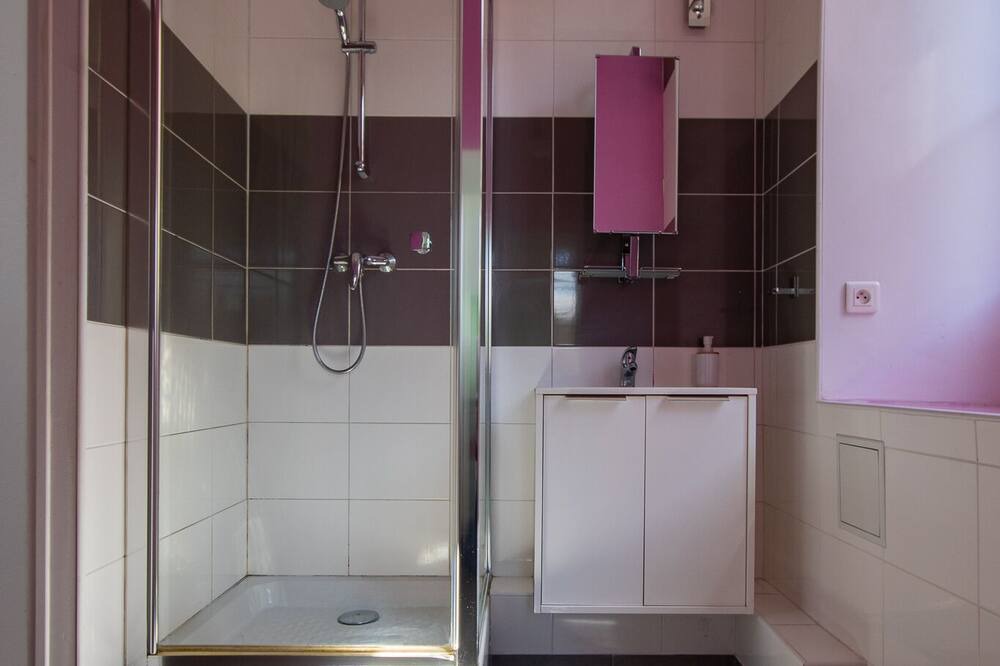Photo of Bathroom in Avallon