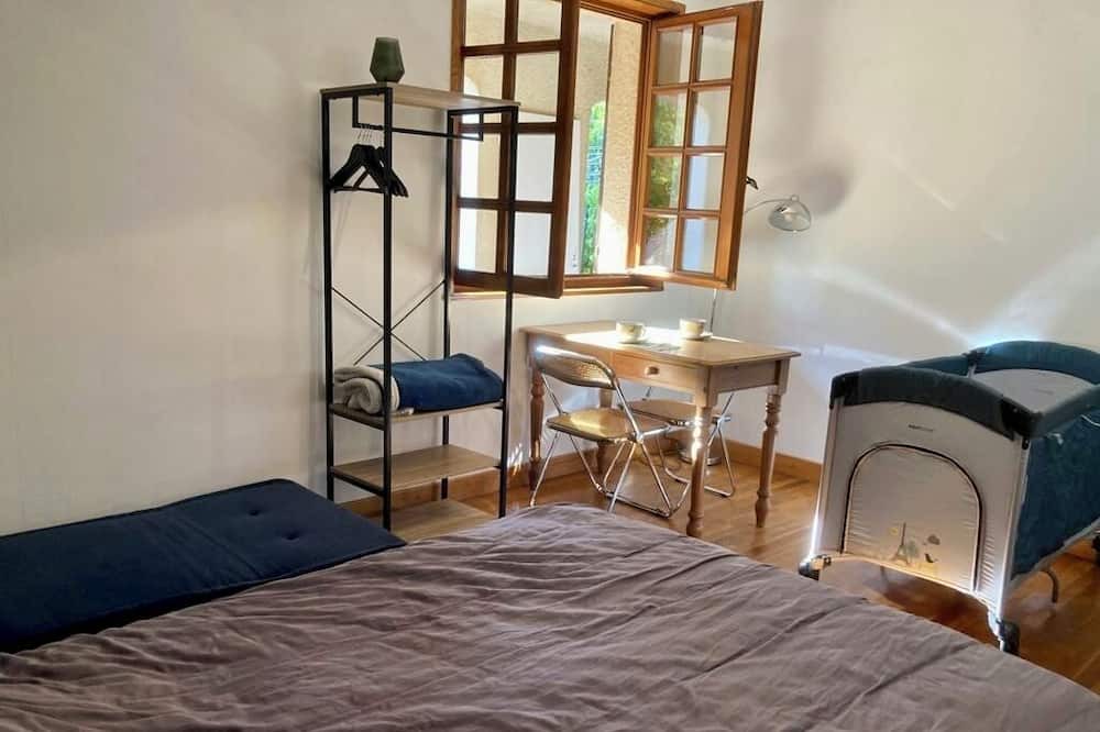 Photo of Bedroom in La Roche-Vineuse