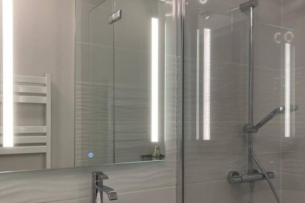 Photo of Bathroom in La Roche-Vineuse
