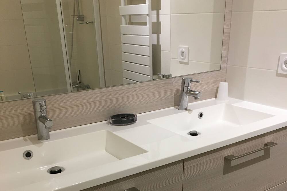 Photo of Bathroom in Chatenay-Malabry