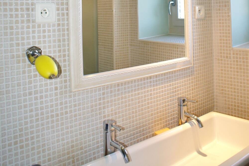 Photo of Bathroom in Montferrand-le-Chateau