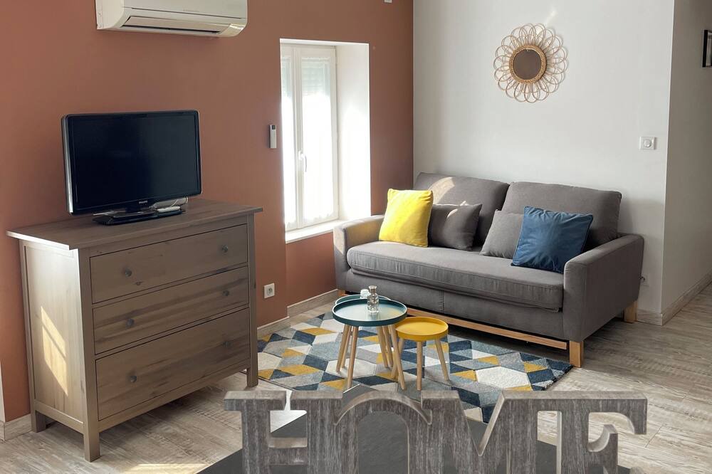 Photo of Livingroom in Saint-Just-la-Pendue