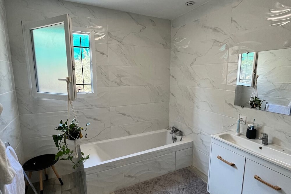 Photo of Bathroom in Soyons