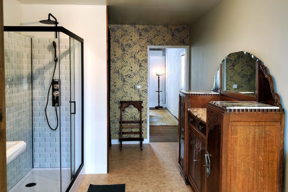 Photo of Bathroom in Melay