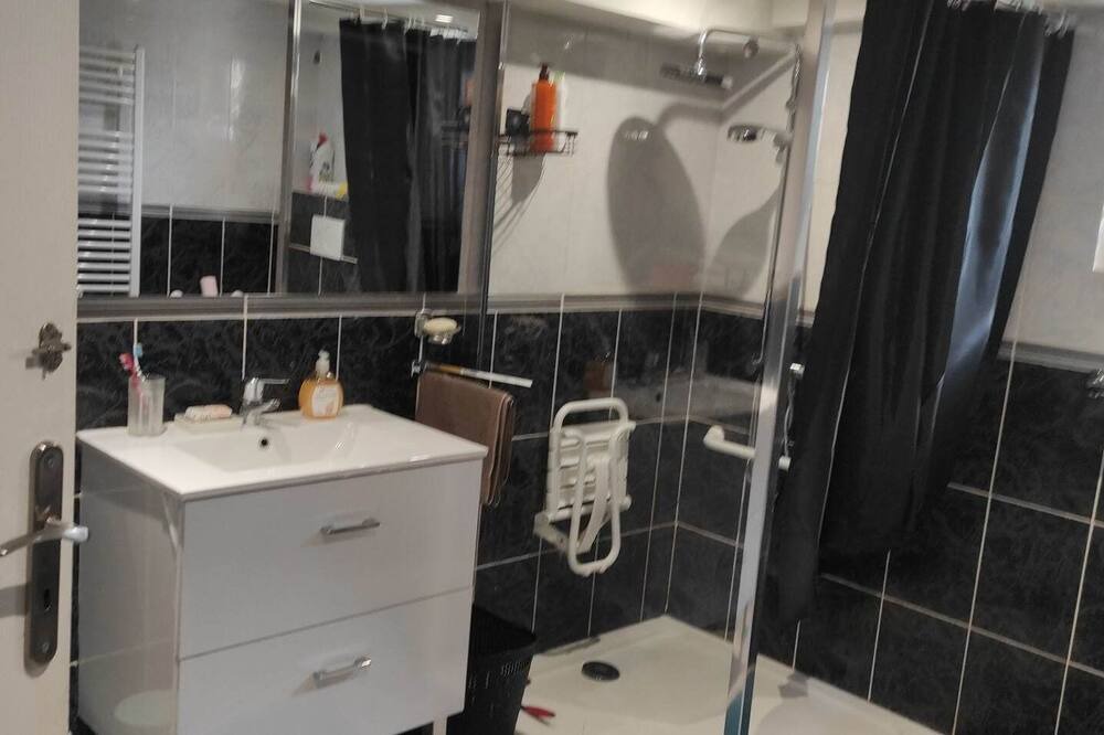 Photo of Bathroom in Chatenoy-le-Royal