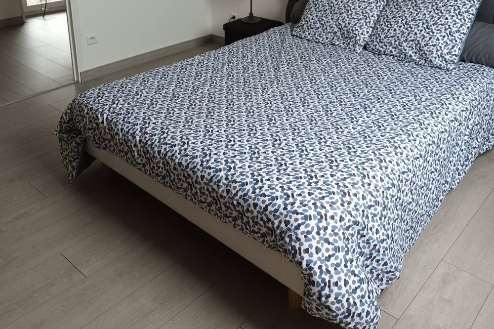 Photo of Bedroom in Saint-Ambreuil