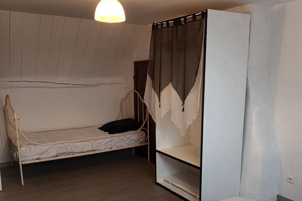 Photo of Bedroom in Saint-Ambreuil