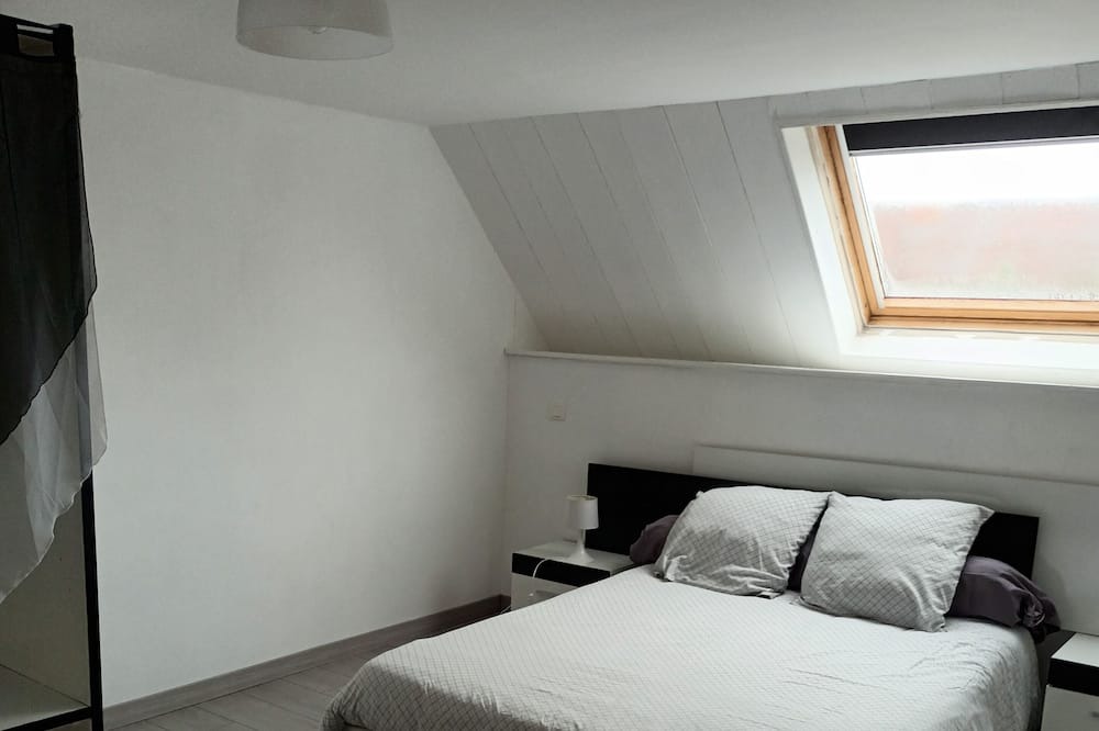 Photo of Bedroom in Saint-Ambreuil