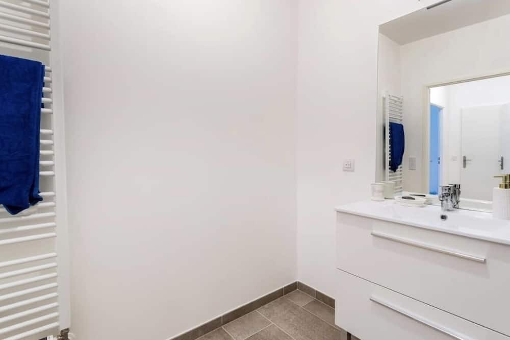 Photo of Bathroom in Chatenay-Malabry