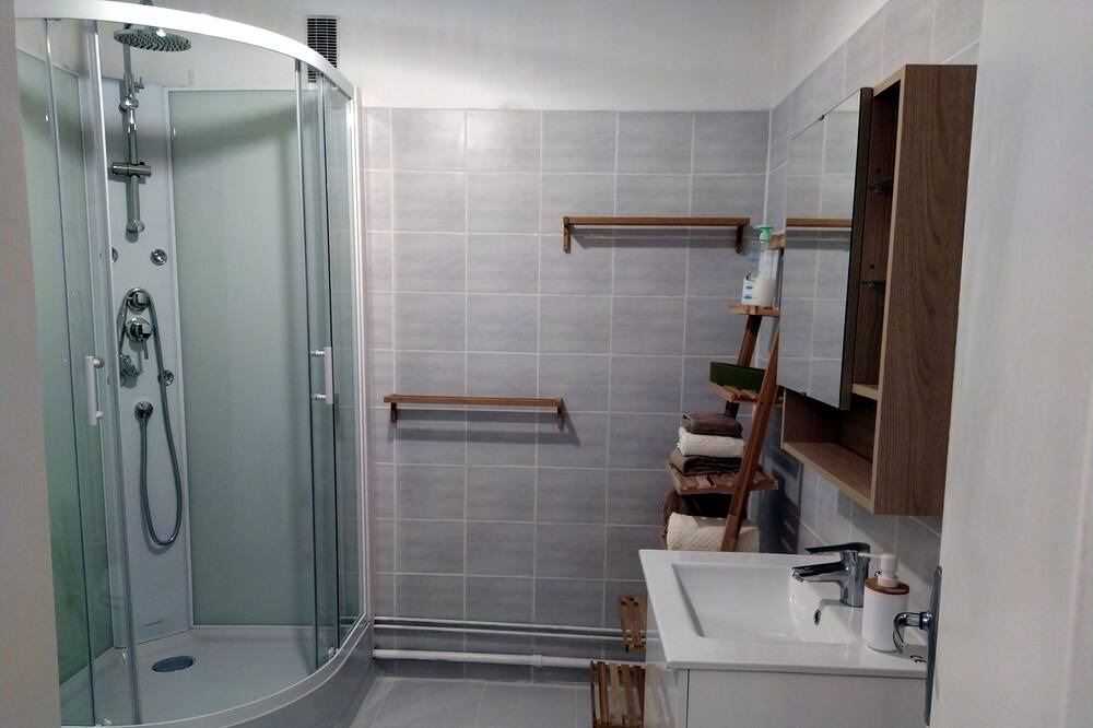Photo of Bathroom in Ep 21 - Saint-Paul