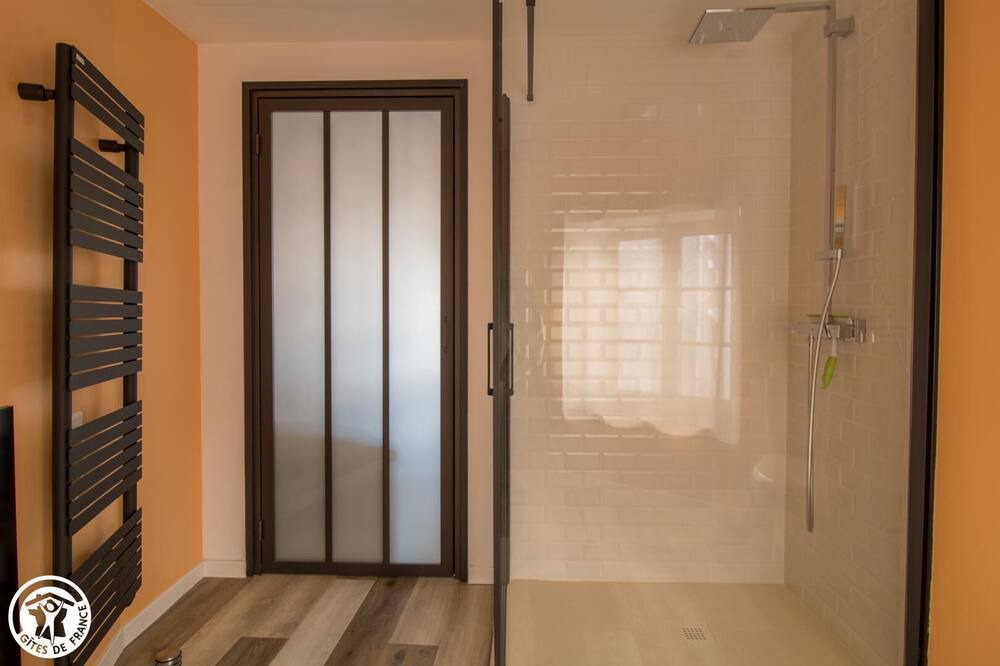 Photo of Bathroom in Montpeyroux